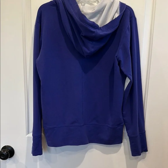 Women’s Wilson Size Large Hoodie Purple with White Accents - Picture 4 of 5